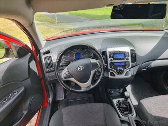 HYUNDAI i30 1.4 i BENZÍN 79.800 km - 6