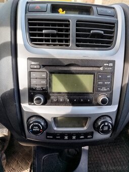Kia SPORTAGE 4x42.0 benzín 104kw 2009 - náhradní díly z vozu - 6