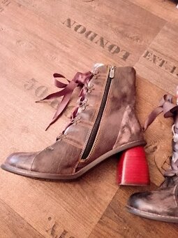 LUXUSNÍ POLOKOZAČKY ZNAČKA LAURA VITA výhodná cena - 6