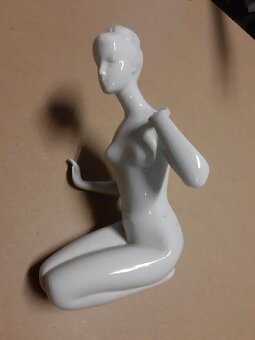 Soška dívky DUX - 6