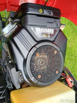 Zahradní traktor Castel Garden TCX 102 Hydro - 6