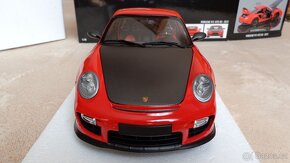 Porsche 911 GT2 RS 2011 1:18 Minichamps - 6