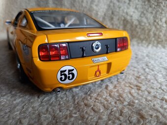Prodám Ford Mustang GT - 1:18 -AutoArt,použitý,limitovaný - 6