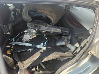 Alfa Romeo 147 1.6 na díly - 6