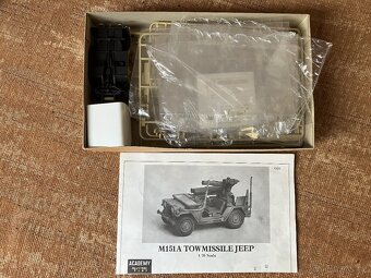 Prodám stavebnici M-151 A2 MUTT WITH TOW MISSILE LAUNCHER, - 6