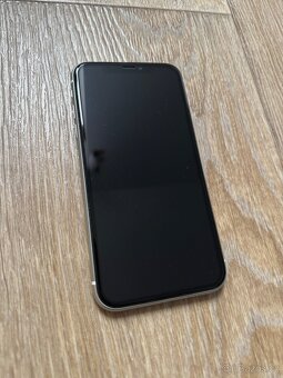 Apple iPhone Xr 64GB bílý - 6