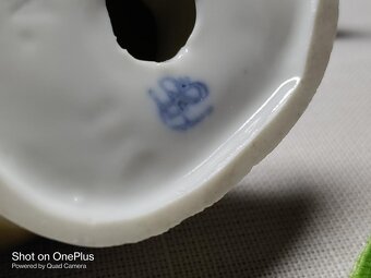 Porcelánová kolorovaná soška kačeny značky Goebel / Germany - 6