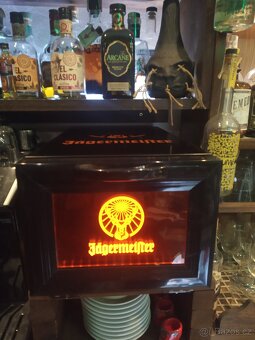 JAGERMEISTER CHLAĎÁK NA LAHVE I SKLENIČKY - 6