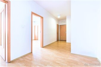 Pronájem bytu 3+kk s uzamykatelnou garáží, Metro 15 min - 6
