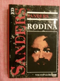 Charles Manson: CD Lie + sbírka knih. - 6