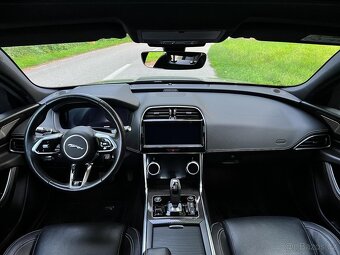 Jaguar XE 2.0D I4 R-Dynamic HSE AT - 6