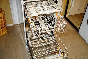 Miele bílá vestavná myčka G 4720 SC šíře 45 cm - 6