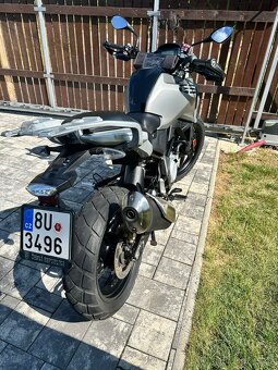 BMW G310 GS, šedá ( motor jen 1.500km ) - 6