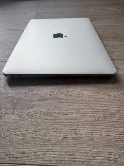 MacBook Air M1 – 8 GB RAM / 256 GB SSD - 6