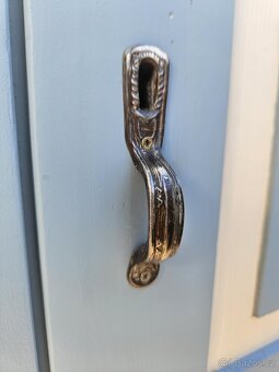 Krásná selská skříň po renovaci - 6