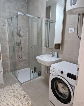 CHORVATSKO: LABIN – NOVOSTAVBA V PRVNÍ ŘADĚ U MOŘE | 39 m² L - 6