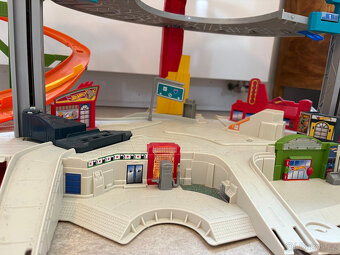 Hot Wheels Mega garáž se žralokem - 6