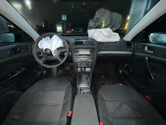 Vůz na náhradní díly Škoda Octavia sedan 2008 BXE KPQ LF8J - 6