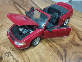Ford Mustang GT 1999 1/18 Maisto - 6