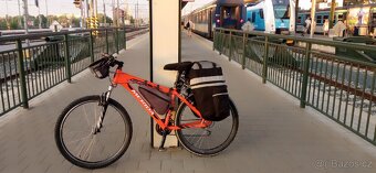 CYKLOBRAŠNY S PLÁŠTĚNKOU - 6