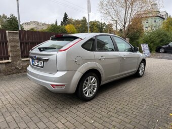 FORD FOCUS II 2,0i 107kW GHIA KŮŽE,STK,HATCHBACK - 6