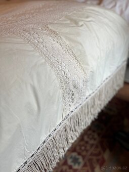 Starožitný ručně vyšívaný přehoz na postel - 6
