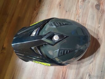 Téměř nová helma - 6
