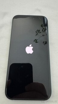iPhone 15 / 256GB - Green - 6