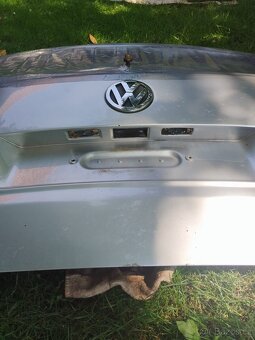 VW Touran 2005 ( zadní dveře ) - 6