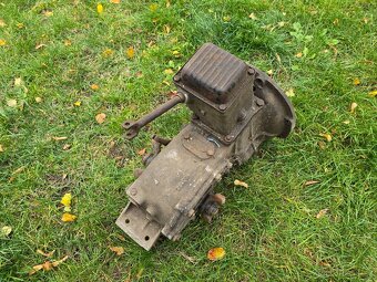 Převodovka z frézky - náhradní díly - 6