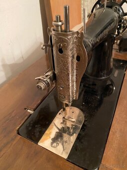 Skříňový šicí stroj - 6