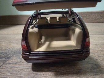 Mercedes Benz E320 S210 E-Klasse Model 1:18 - 6