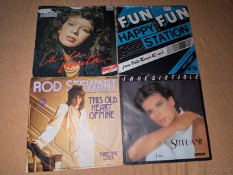 Nabízím k výměně nebo k prodeji vinylové desky 80 LET - 6