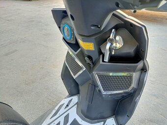 ELEKTRICKÝ SKÚTR - 6
