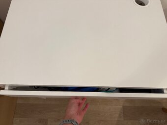Psaci stul Micke z Ikea - 6