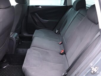 Volkswagen Passat 2,0 TDI 103kW DSG Klima Tažné (2007) - 6