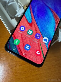 Samsung GALAXY a40 4/64GB - 6
