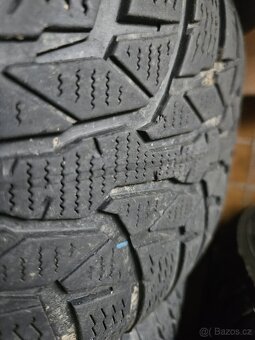 Nokian WR D4 195/65 R15 91, plechové disky - 6