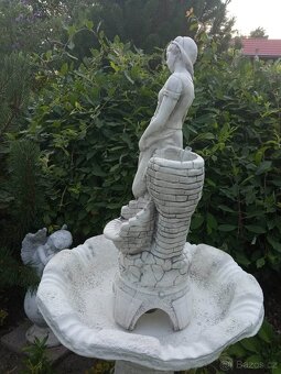 Zahradní dekorace- Fontána Dívka se džbery - 6