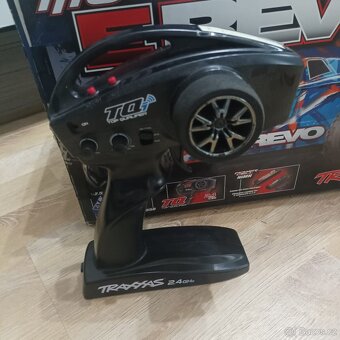 Traxxas E- Revo 1:16 - 6