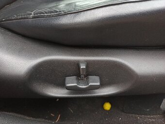 MAZDA CX-7 – INTERIÉR, SEDAČKY, TAPECE - 6