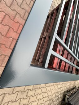 Samonosná posuvná brána s výplní RAL7016 - 6