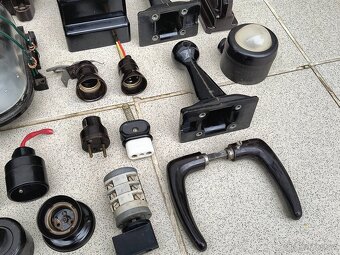 Starožitné bakelitové věci (jističe, kryty, zásuvky...) - 6