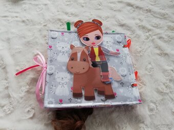 quiet book s panenkou a koněm - 6