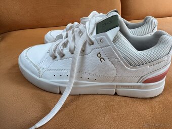https://www.gorsuch.com/products/m-roger-centre-court- - 6