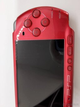 PSP 3000 radiant Red včetně boxu - 6