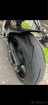 Yamaha R1 - 6