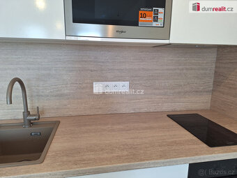 pronájem 1kk 32m2 balkon 5m2 P4 Háje Výstavní garážové stání - 6
