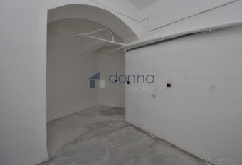 Obchodní prostor, 105m2, -1. podlaží, samostatný vchod, ul. - 6