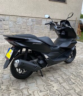 Skútr Honda PCX 125 rv. 2024 JAKO NOVÝ - 6